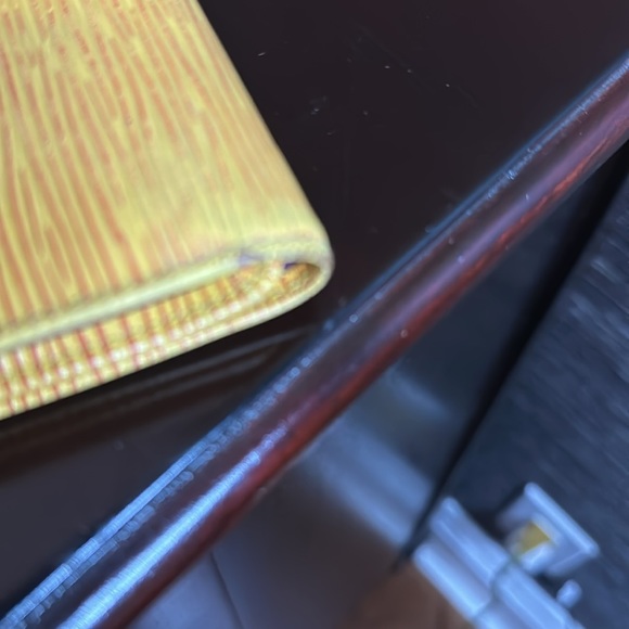 Louis Vuitton yellow epi wallet. Good condition! - Picture 8 of 11